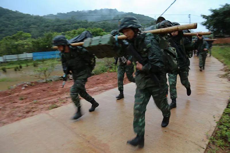 武警防毒服穿戴規(guī)范最新，武警防毒服穿戴規(guī)范最新解讀