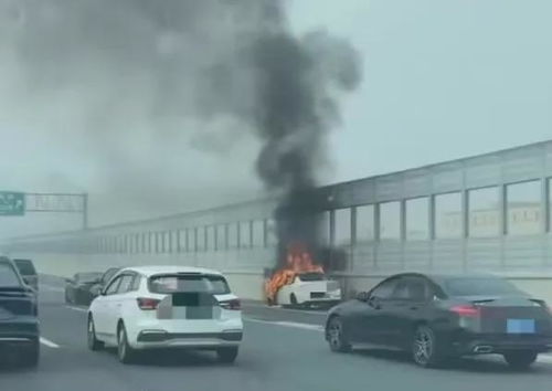 合肥宿松路新能源車自燃，合肥宿松路發(fā)生新能源車自燃事故