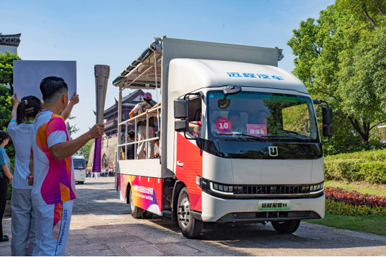 新能源商用車的未來之星，奧鈴與乘龍性能對比解析，奧鈴乘龍新能源商用爭霸，性能對決未來趨勢揭曉