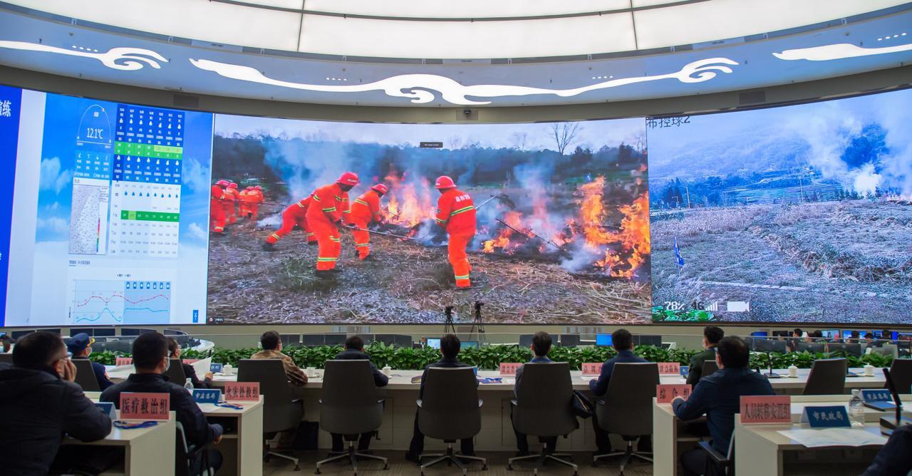 成都新能源車充電起火了，成都新能源車充電事故引發(fā)火災(zāi)